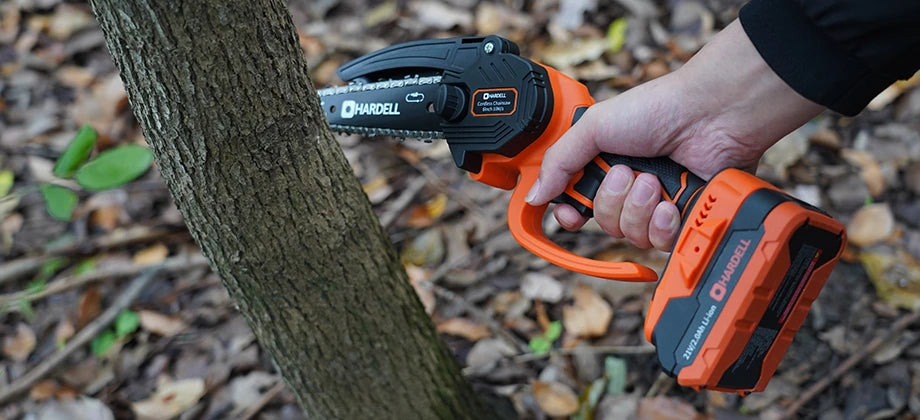 courtyard-logging-of-6-inch-mini-chainsaw